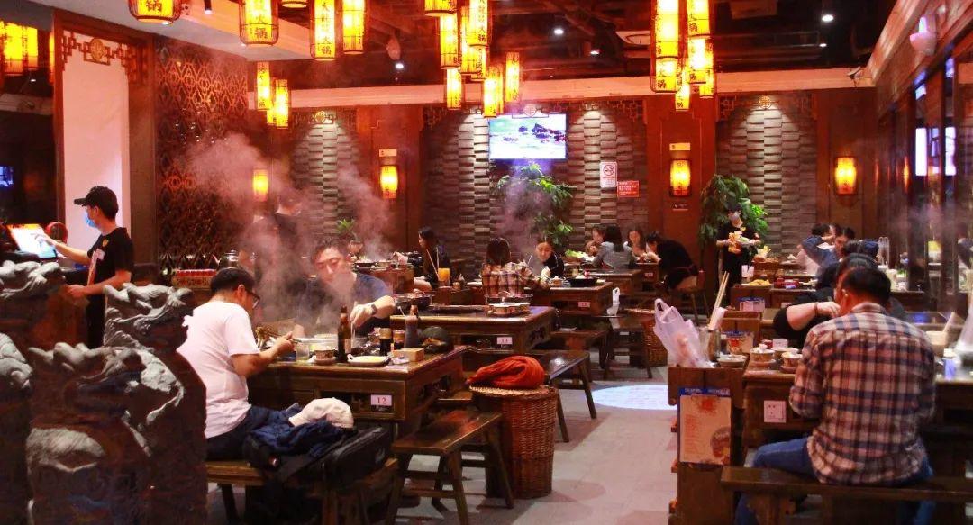 餐饮复苏先摘口罩!市委书记摘口罩进餐厅考察,太给力了!