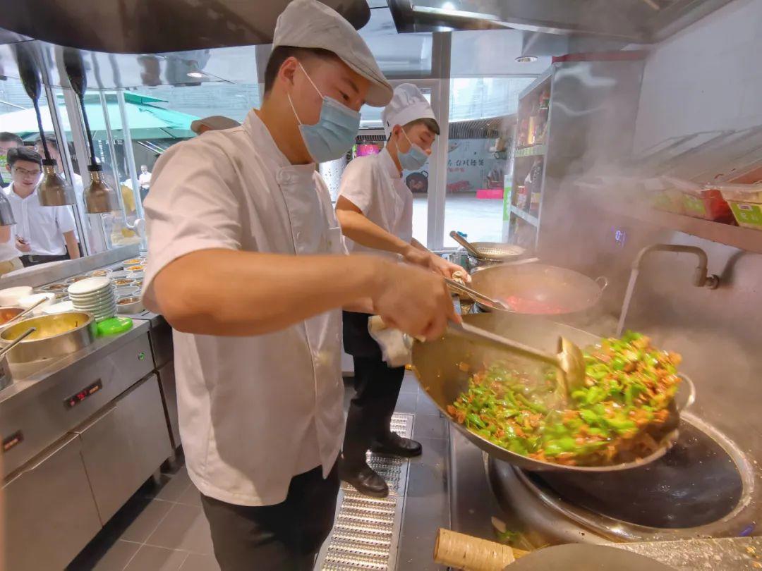 靠现炒开出400多家直营店大米先生引领快餐升级