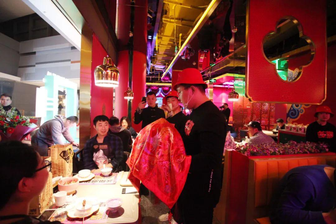 6年开出数百家门店，东北新餐饮“排队王”是怎么炼成的？